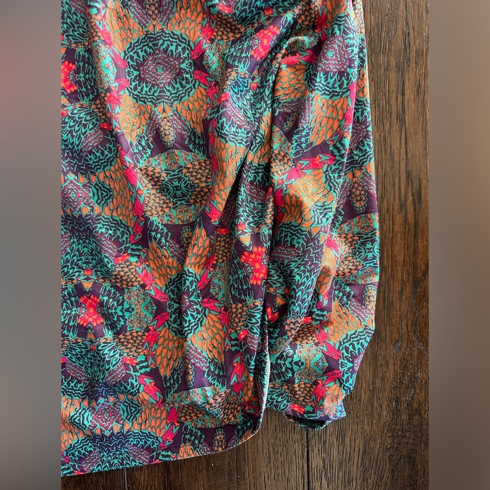 LuLaRoe Vibrant Geometric Printed Skirt- Multicolor- size XS - Picture 2 of 3